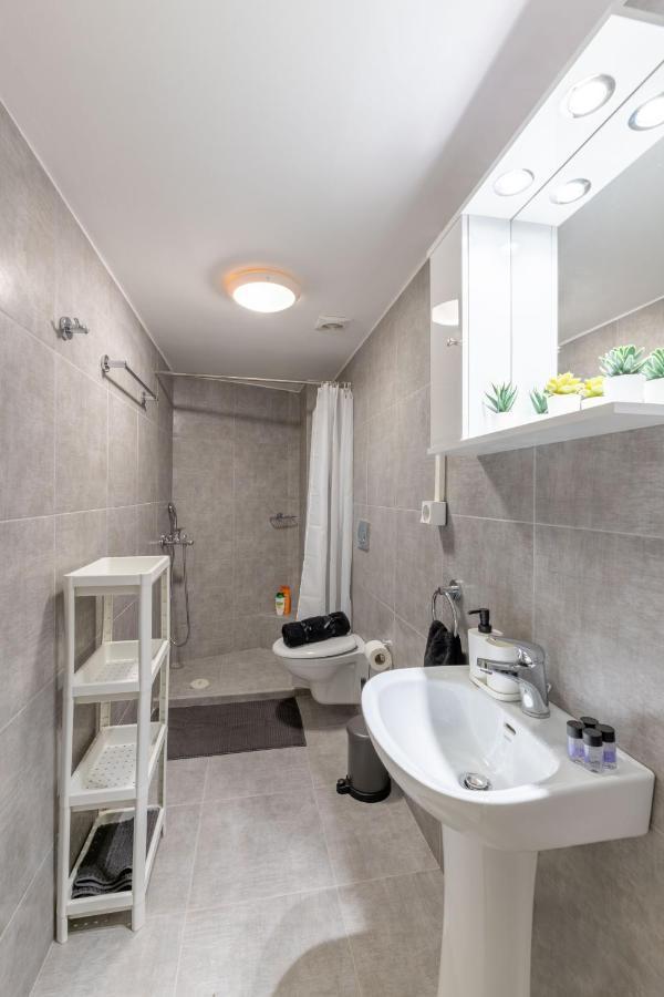 Appartamento Pink Flat Exarcheia Athens Netflix Esterno foto