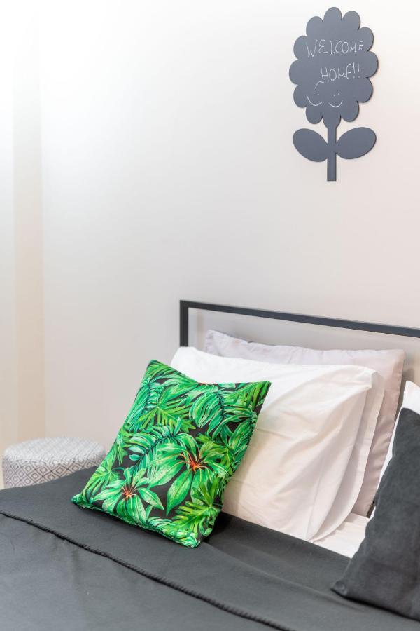 Appartamento Pink Flat Exarcheia Athens Netflix Esterno foto